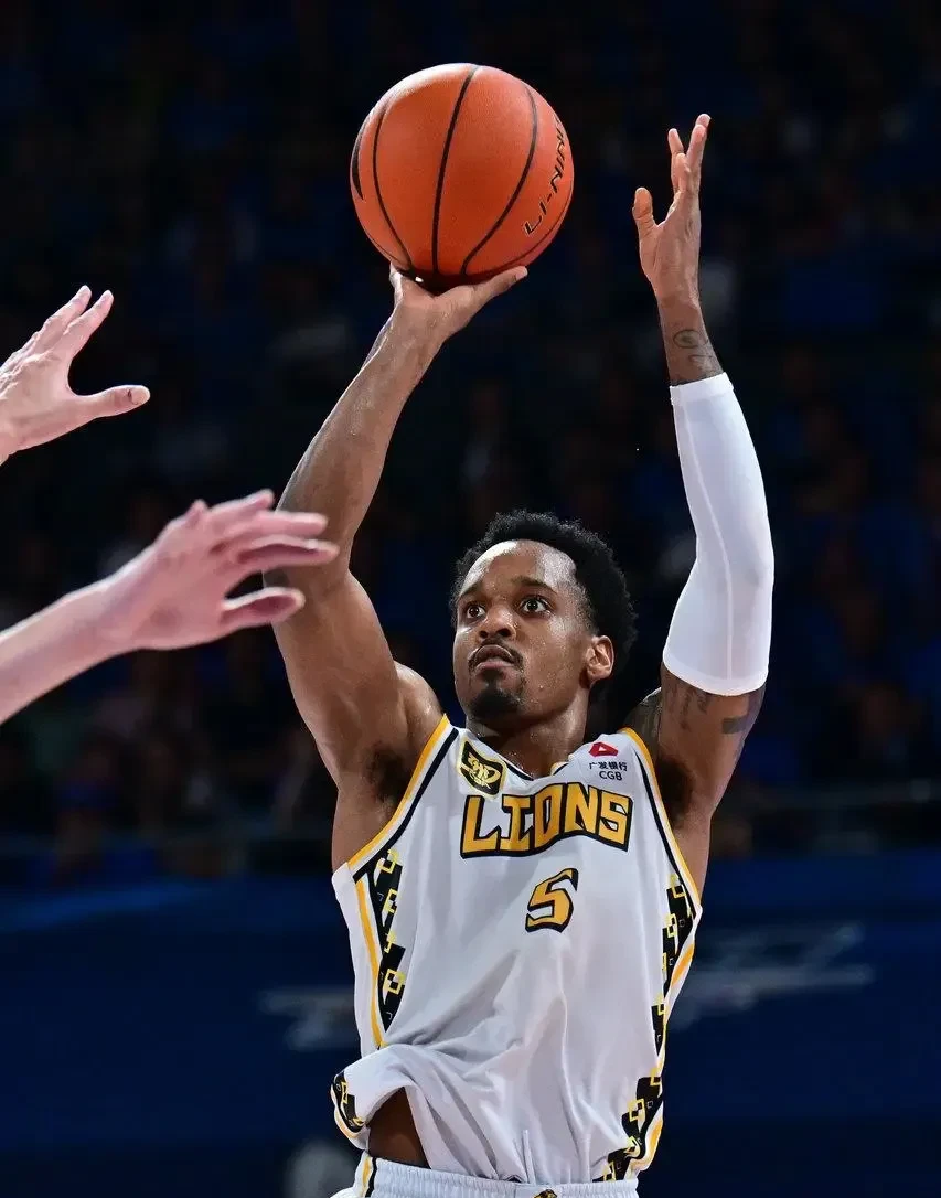 赛地聚焦：法甲窗口期热度飙升，广厦男篮完成体检，态度坚定，临场指挥获称赞的简单介绍