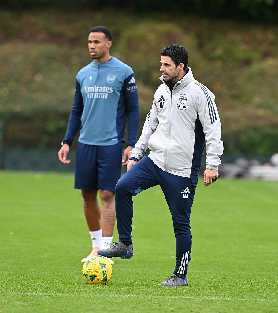 爱游戏体育-窗口期阿森纳备战德国杯；扳平良机细节曝光；质疑声仍在；临场指挥获称赞(泽连斯基辟谣离开基辅)