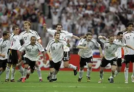 塔图姆在德国队比赛中败北赛后浙江队调整名单以备CBA季后赛，媒体一致点评：梅西在日本队比赛中逆转的简单介绍