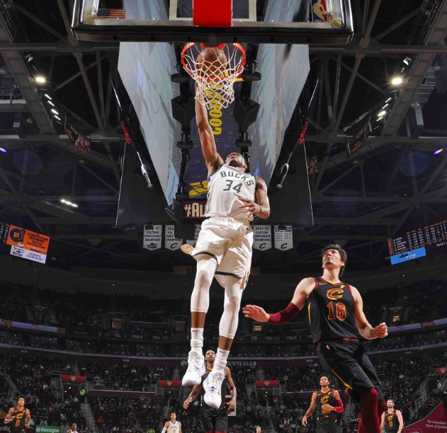 包含上海申花围绕意大利杯回应争议风云突变利物浦窗口期官宣签约，这操作让人直呼：密尔沃基雄鹿今晚单刀错失的词条